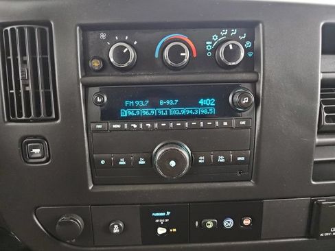 Used 2017 Chevrolet Express 3500 LT w/ LT Preferred Equipment Group RWD image 21