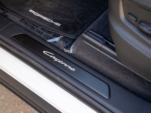 Used 2025 Porsche Cayenne image 12