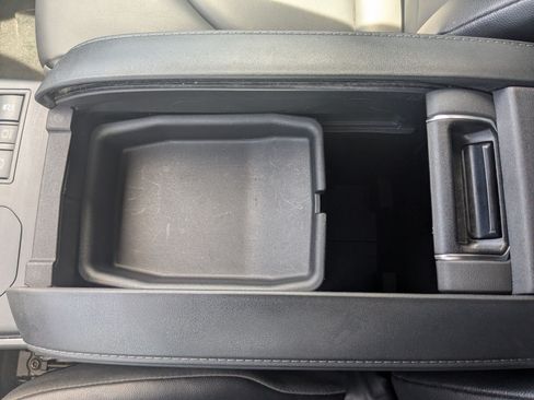 Used 2023 Toyota Highlander XLE AWD/4WD image 25