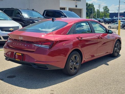 Used 2023 Hyundai Elantra SEL w/ Cargo Package FWD image 3