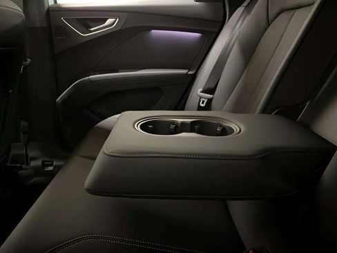 Used 2024 Audi Q4 e-tron Prestige image 76