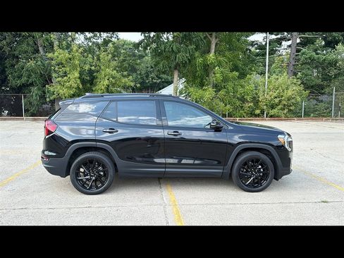 Used 2024 GMC Terrain SLT w/ Elevation Edition AWD/4WD image 6