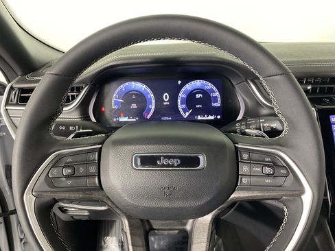 Used 2025 Jeep Grand Cherokee Limited AWD/4WD image 22