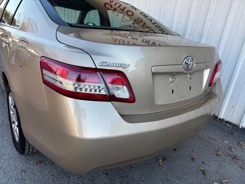 Used 2011 Toyota Camry LE image 21