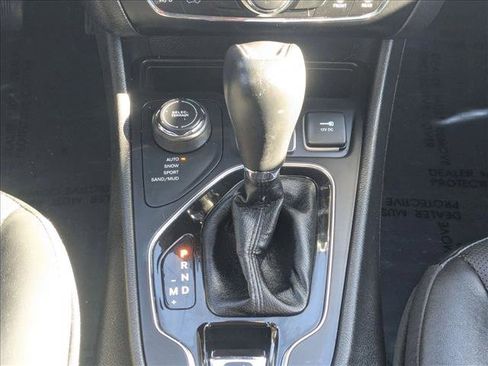 Used 2019 Jeep Cherokee Limited w/ Luxury Group image 13