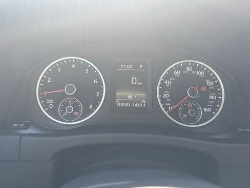 Used 2018 Volkswagen Tiguan Limited w/ Alloy Wheels Package AWD/4WD image 3
