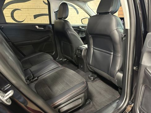Used 2022 Ford Escape SEL w/ Technology Package AWD/4WD image 16