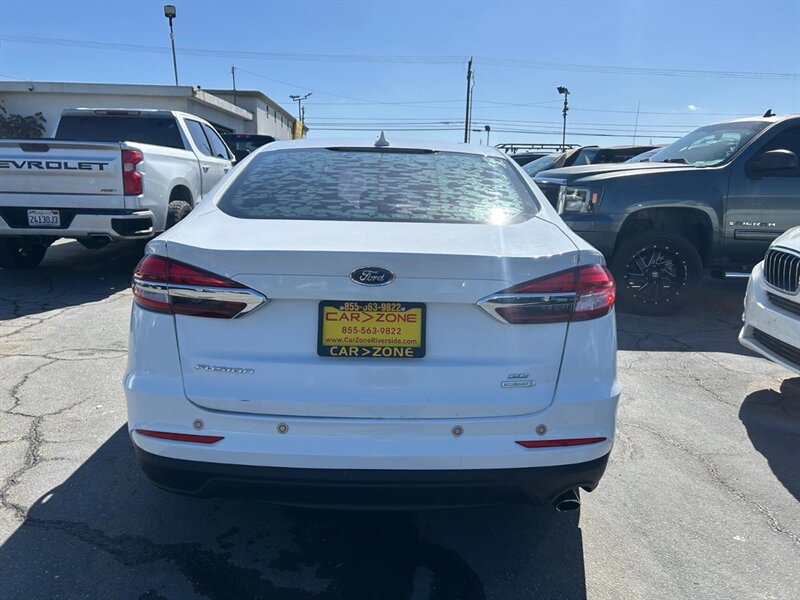 Used 2019 Ford Fusion SE FWD image 4