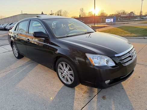 Used 2005 Toyota Avalon Limited image 3
