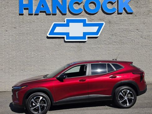 Used 2024 Chevrolet Trax RS FWD image 1