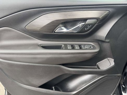 Used 2023 GMC Terrain SLE w/ Driver Convenience Package image 14