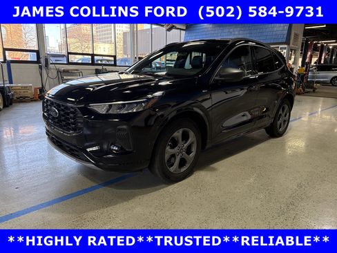Certified 2023 Ford Escape ST-Line w/ Tech Pack #1 AWD/4WD image 3