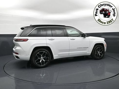 Used 2025 Jeep Grand Cherokee Summit AWD/4WD image 6