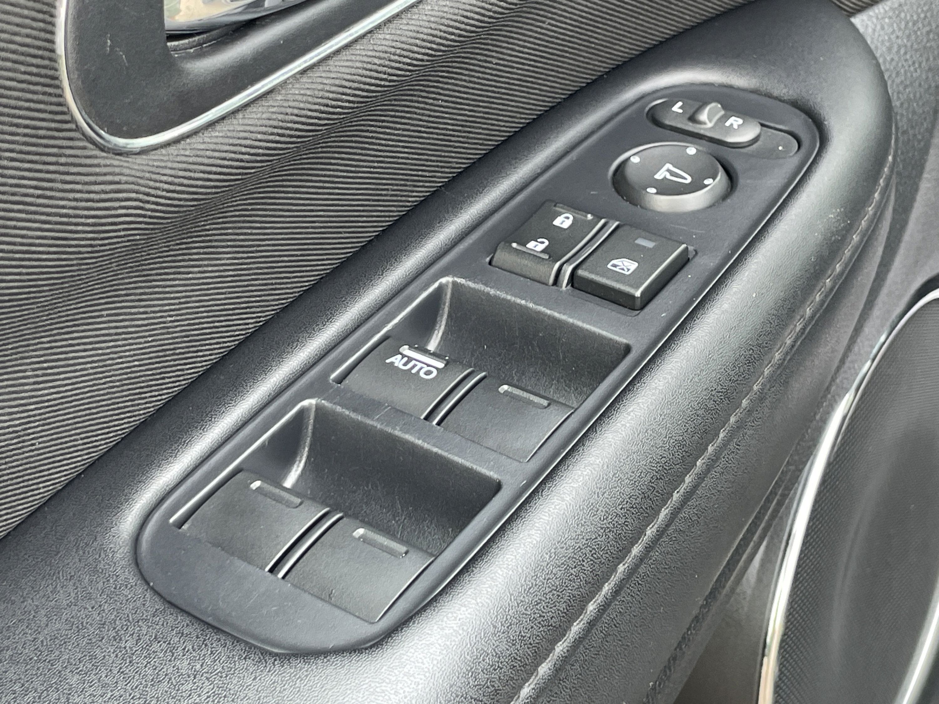 Used 2018 Honda HR-V EX image 9
