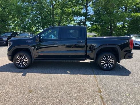 Used 2024 GMC Sierra 1500 AT4 w/ Technology Package AWD/4WD image 2