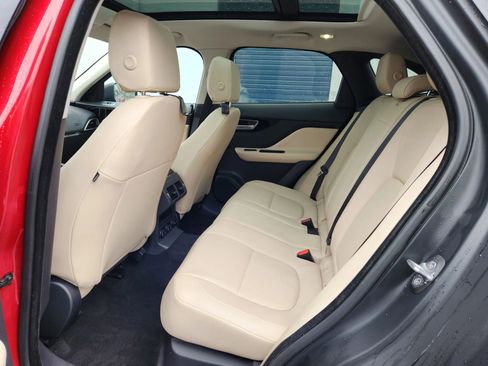 Used 2017 Jaguar F-PACE Premium image 16