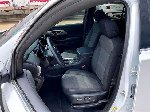 Used 2023 Chevrolet Traverse LT FWD image 25