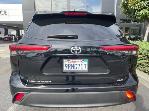 Used 2022 Toyota Highlander XLE FWD image 8