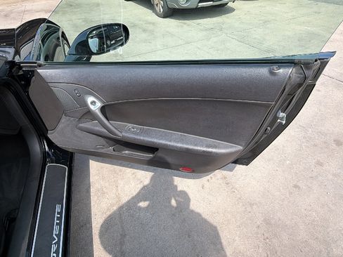 Used 2006 Chevrolet Corvette Convertible w/ Preferred Equipment Group RWD image 15