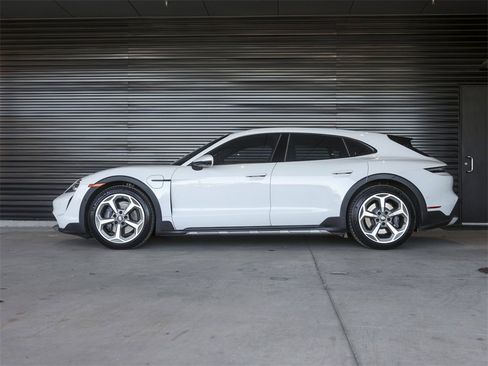 Certified 2022 Porsche Taycan 4 Cross Turismo image 2