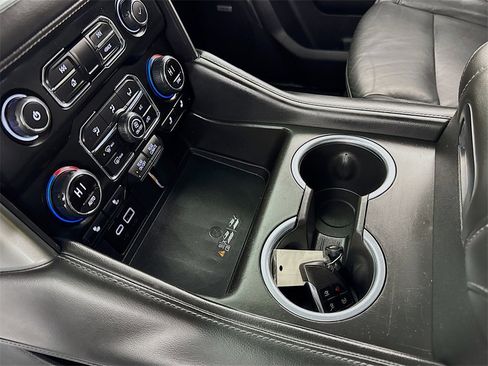 Used 2021 Chevrolet Suburban LT image 18