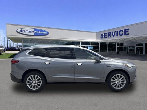 Used 2018 Buick Enclave Premium w/ Experience Buick Package FWD image 9