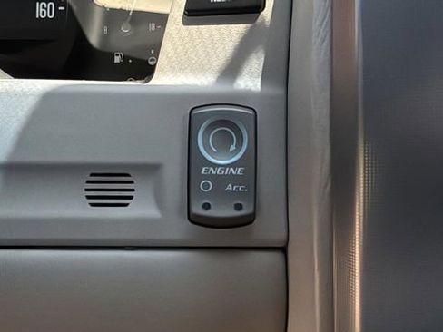 Used 2006 Cadillac XLR V RWD image 29