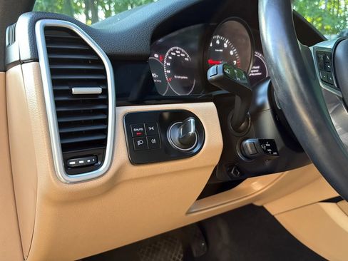 Used 2023 Porsche Cayenne Platinum Edition AWD/4WD image 43