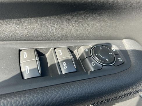 Used 2025 GMC Yukon XL Denali AWD/4WD image 24