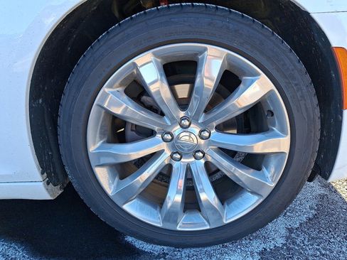 Used 2019 Chrysler 300 Limited image 7