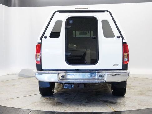 Used 2012 Nissan Frontier SL w/ Moonroof Pkg image 4