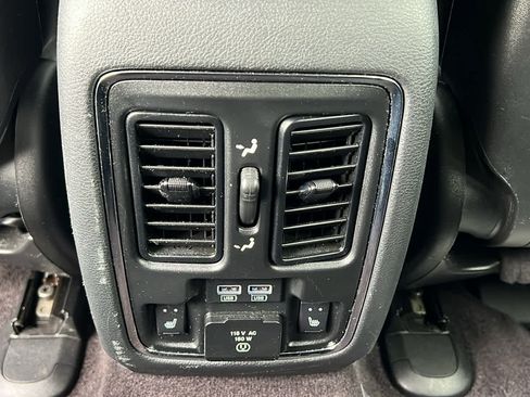 Used 2017 Jeep Grand Cherokee Limited w/ Luxury Group II AWD/4WD image 25