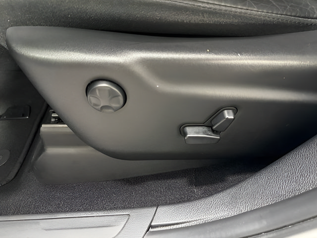 Used 2020 Jeep Grand Cherokee Altitude RWD image 12