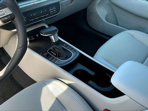 Used 2025 Hyundai Kona SEL FWD image 18