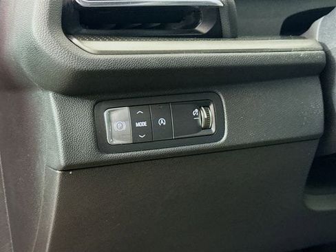 Used 2024 Chevrolet Traverse LT FWD image 13