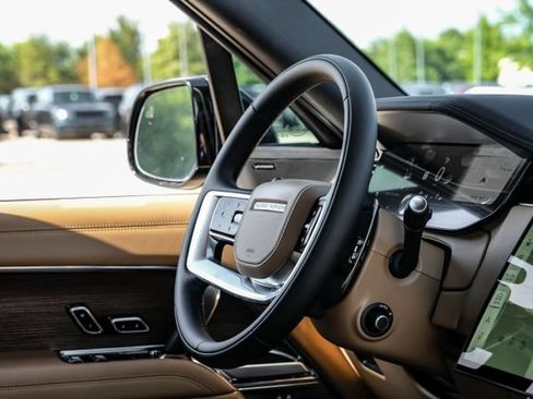 New 2026 Land Rover Range Rover Long Wheelbase SE AWD/4WD image 16