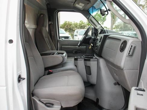 Used 2014 Ford E-350 and Econoline 350 Super Duty w/ Power Windows & Locks Group image 31