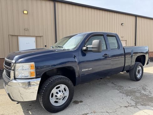 Used 2011 Chevrolet Silverado 2500 W/T w/ Snow Plow Prep Package image 2