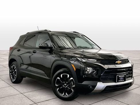 Used 2022 Chevrolet TrailBlazer LT FWD image 2