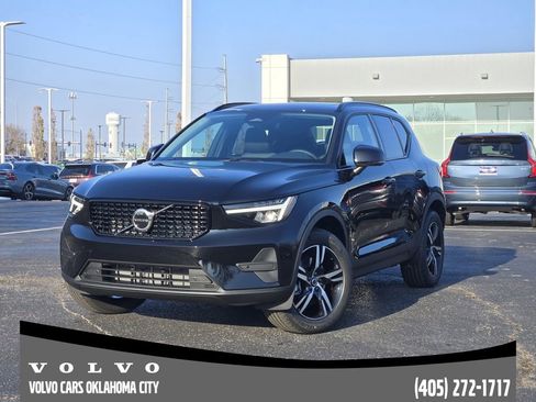 Used 2026 Volvo XC40 B4 Core w/ Protection Package Premier FWD image 1