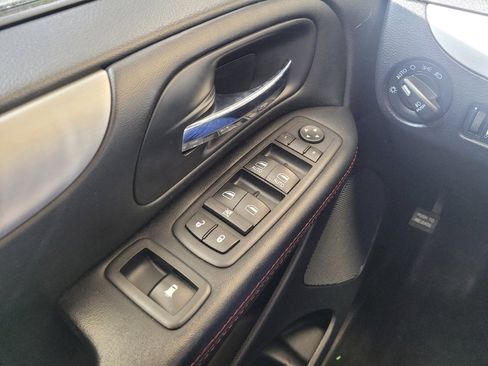 Used 2016 Dodge Grand Caravan R/T w/ Safety Sphere Group FWD image 27