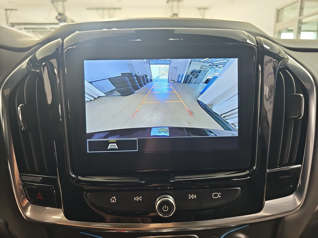 Certified 2023 Chevrolet Traverse LT FWD image 30