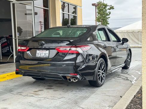 Used 2023 Toyota Camry SE image 4
