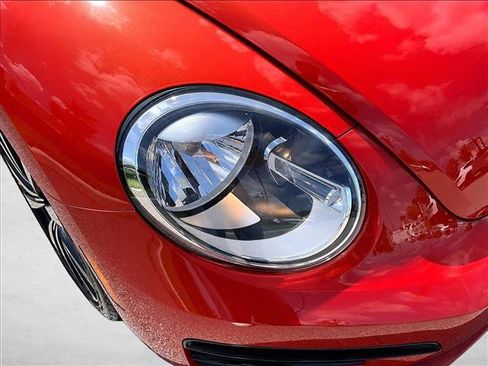 Used 2018 Volkswagen Beetle 2.0T S w/ Style & Comfort Package For S FWD image 28