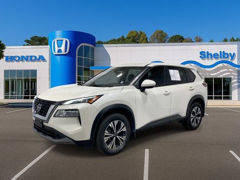 Used 2023 Nissan Rogue SV image 4