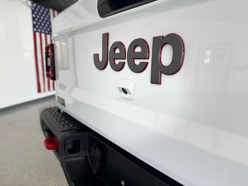 Used 2021 Jeep Gladiator Rubicon AWD/4WD image 25