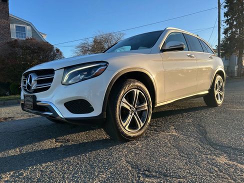 Used 2019 Mercedes-Benz GLC 300 4MATIC w/ Multimedia Package image 12