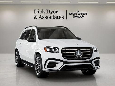 Used 2026 Mercedes-Benz GLS 450 4MATIC image 4