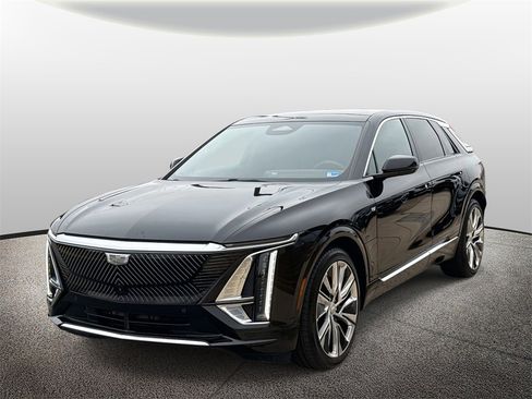 Used 2024 Cadillac Lyriq Luxury w/ LPO, Floor Liner Package image 7