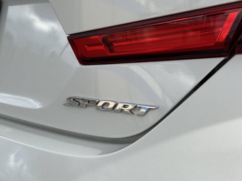Used 2018 Honda Accord Sport image 9